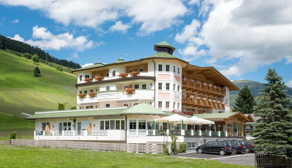 Hotel Maria Theresia جيرلوس المظهر الخارجي الصورة